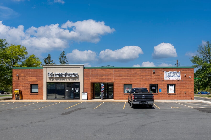 2-4 Pine Dr, Circle Pines, MN for lease - Building Photo - Image 2 of 14