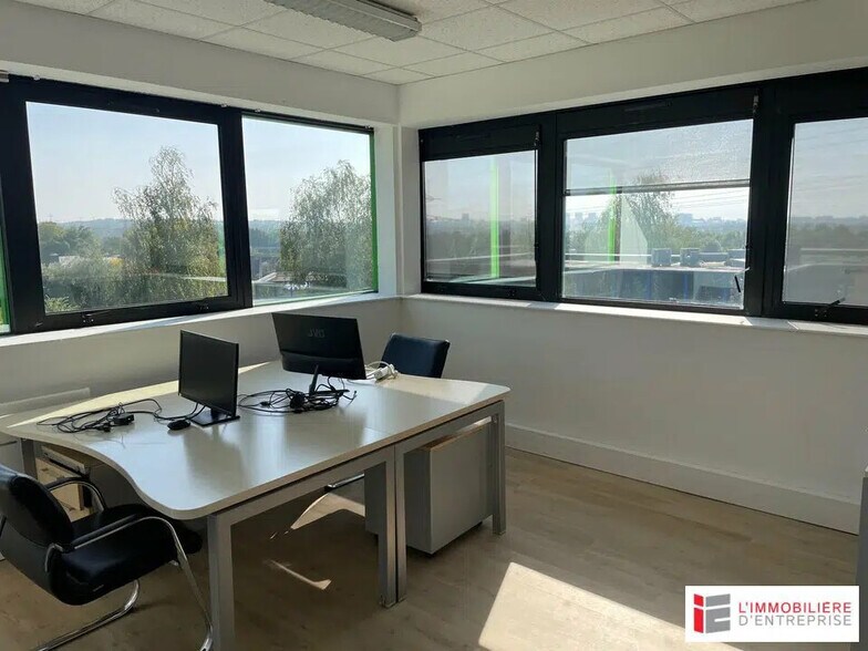 Office in Rennes for lease - Interior Photo - Image 2 of 3