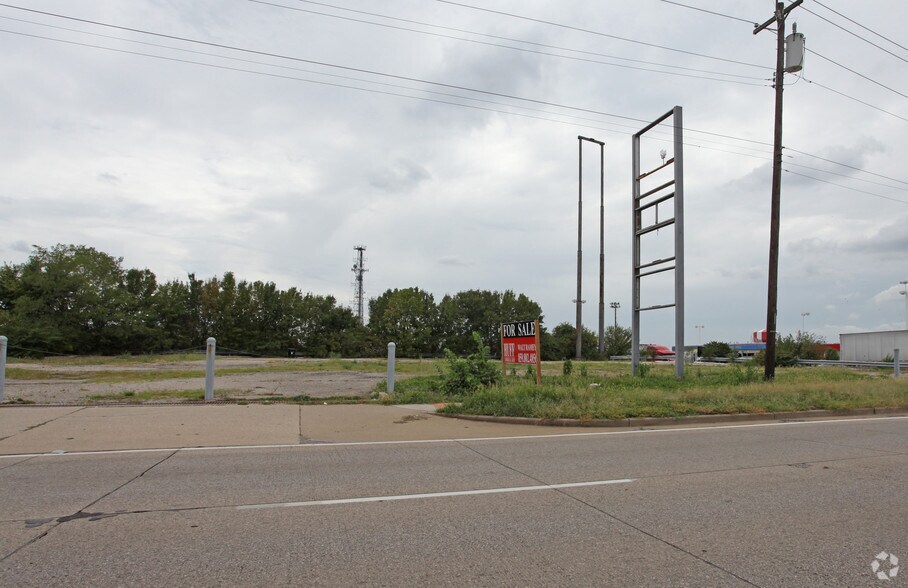 7681 Burlington Pike, Florence, KY à vendre - Photo du bâtiment - Image 3 de 3