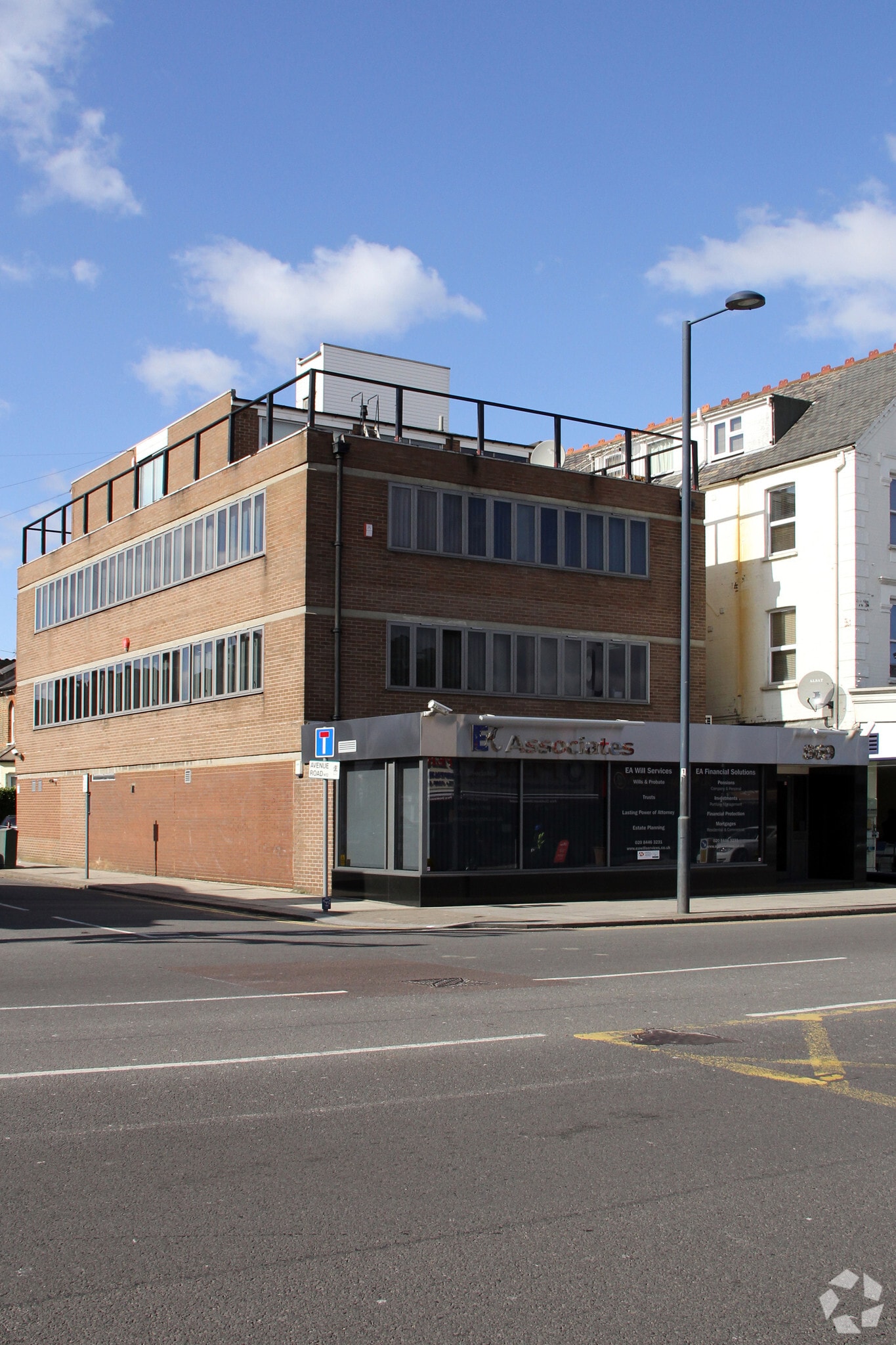869 High Rd, London for lease Primary Photo- Image 1 of 4