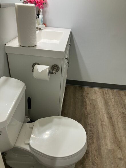 417 E Diamond Ave, Gaithersburg, MD for lease - Interior Photo - Image 3 of 10