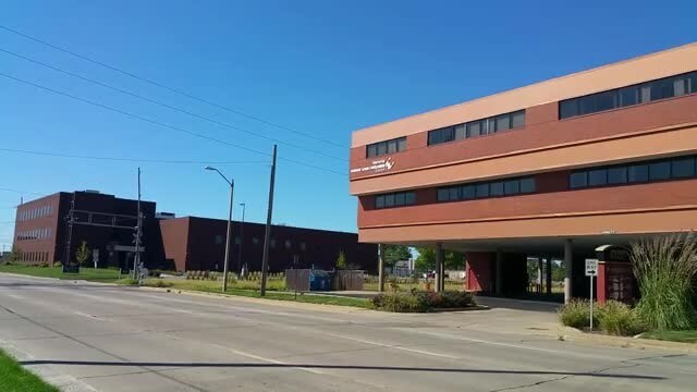 319 E Madison St, Springfield, IL à louer - Vidéo sur l’inscription commerciale - Image 2 de 12