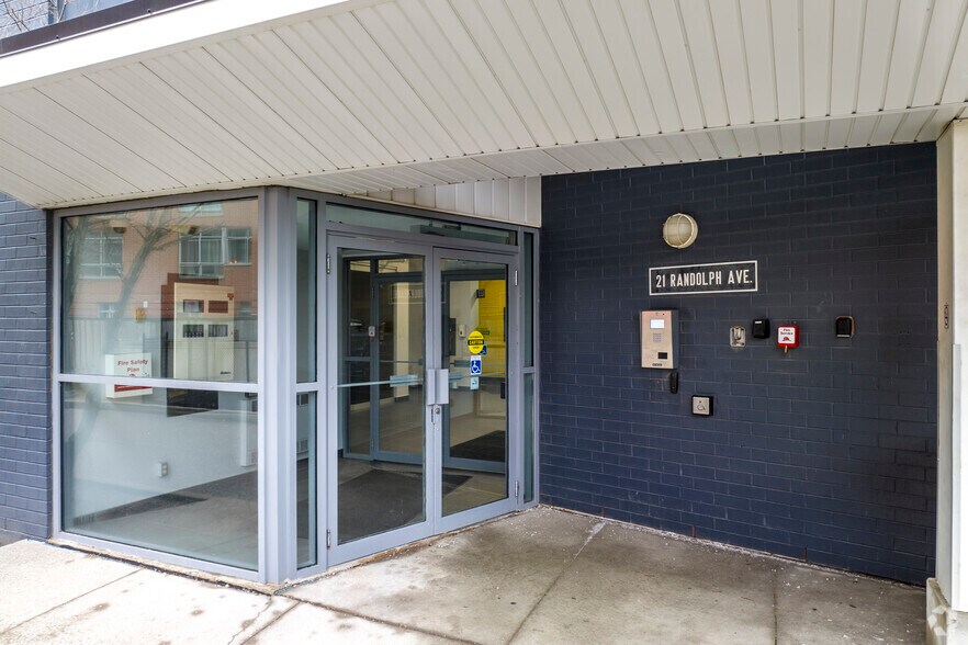 21 Randolph Ave, Toronto, ON à louer - Photo du bâtiment - Image 3 de 6