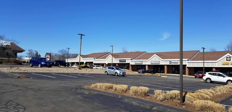 425-477 S Broad St, Meriden, CT à louer - Photo du bâtiment - Image 2 de 11