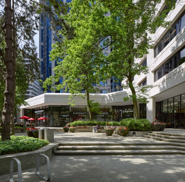 1100 Melville St, Vancouver, BC à louer - Photo du bâtiment - Image 2 de 15