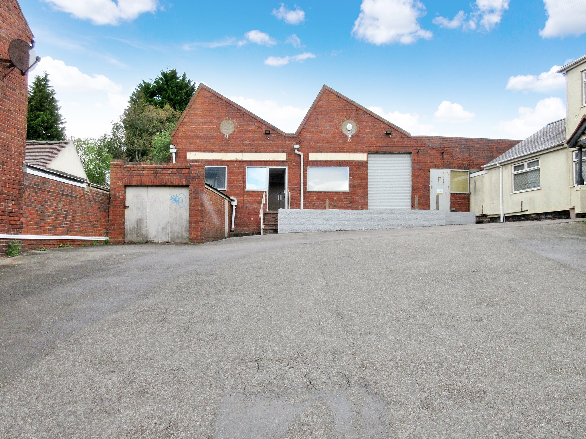 153 Powke Ln, Rowley Regis for lease Primary Photo- Image 1 of 9