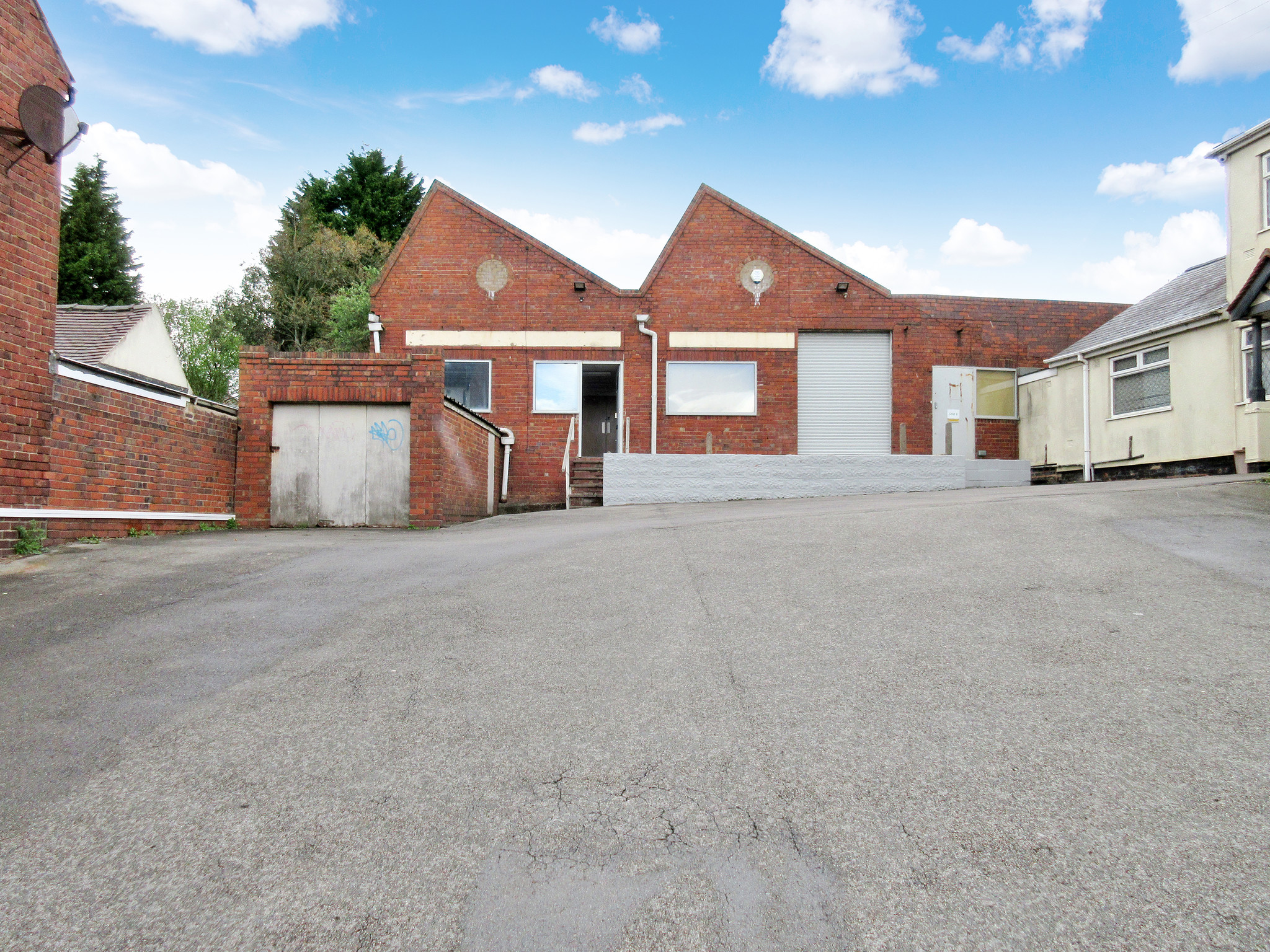 153 Powke Ln, Rowley Regis for lease Primary Photo- Image 1 of 2