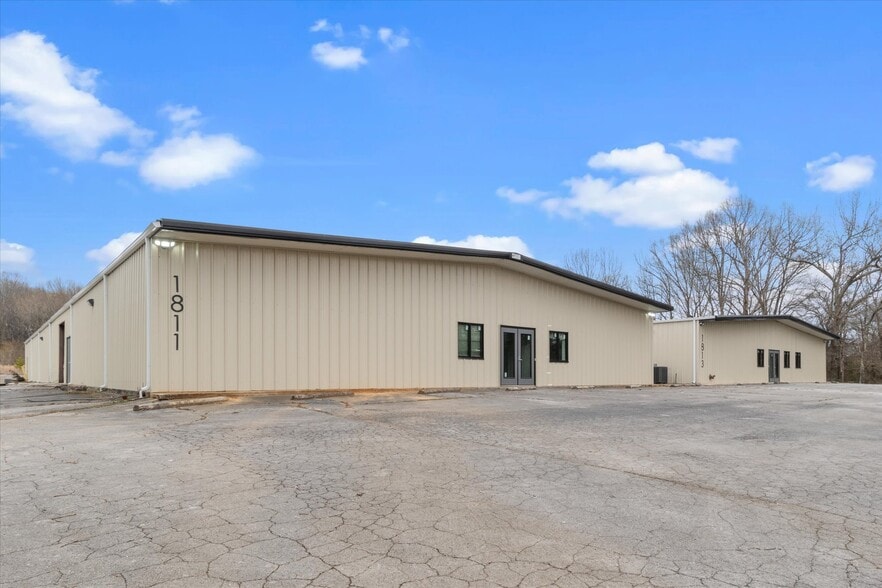 1811-1813 Old Estill Springs Rd, Tullahoma, TN à vendre - Photo du bâtiment - Image 1 de 61