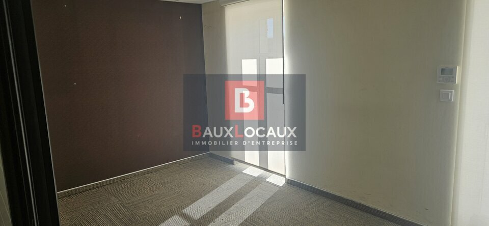 Retail in Carpentras for lease - Interior Photo - Image 2 of 4