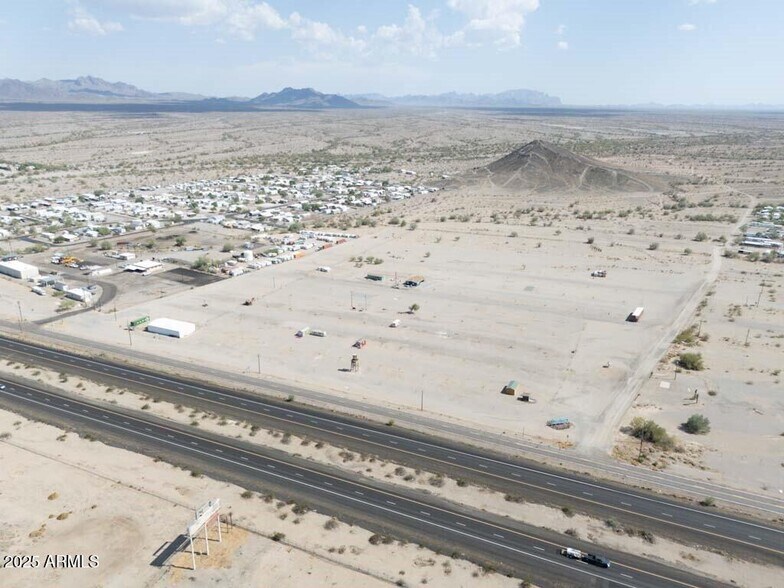 1055 Kuehn St, Quartzsite, AZ à vendre - Photo du bâtiment - Image 2 de 5