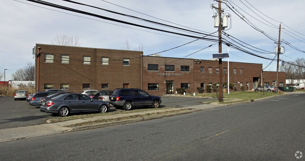 50 Commercial Ave, Moonachie, NJ à vendre - Photo du bâtiment - Image 2 de 2