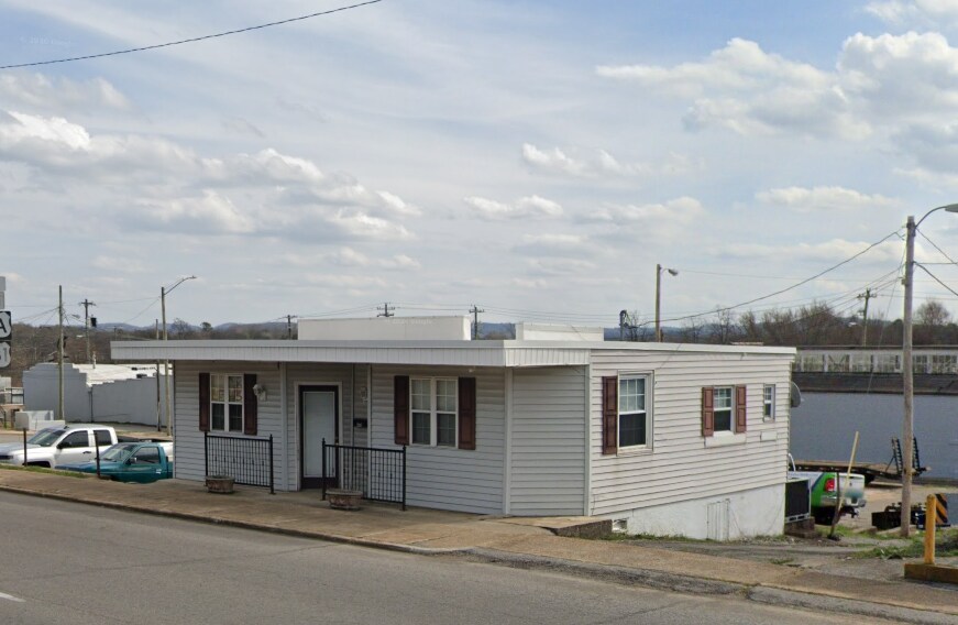 303 W Commerce St, Lewisburg, TN à louer - Photo du bâtiment - Image 3 de 8