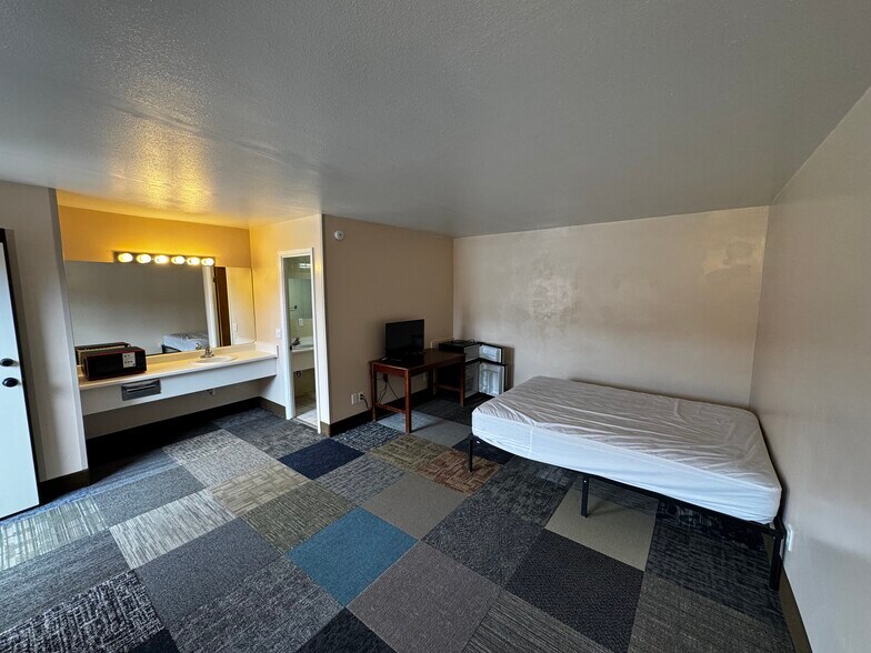 960 N 3rd St, Laramie, WY à vendre - Photo du bâtiment - Image 2 de 10