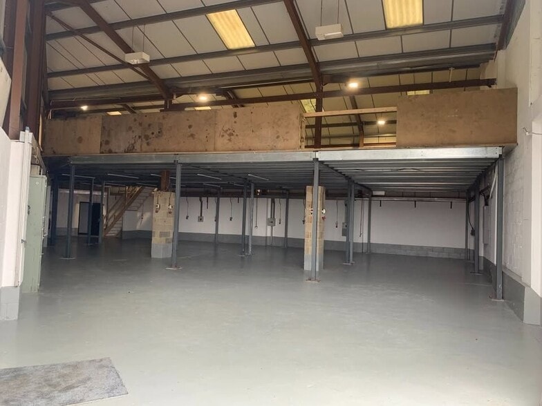 57 Broton Dr, Halstead for sale - Interior Photo - Image 3 of 5