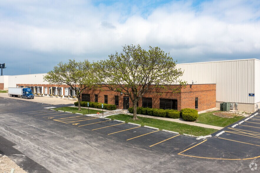 7435 Santa Fe Dr, Hodgkins, IL for lease - Building Photo - Image 1 of 5