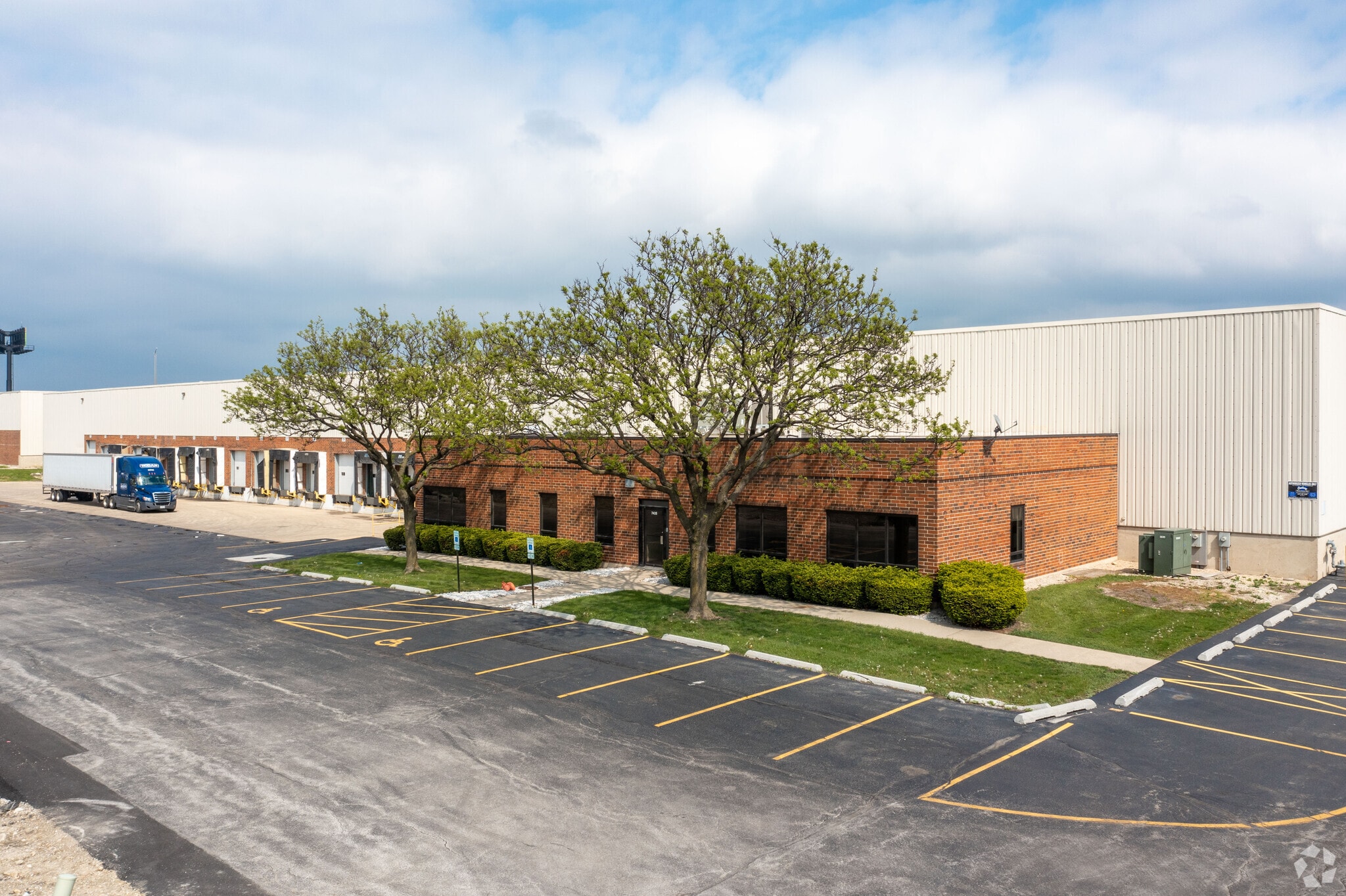 7435 Santa Fe Dr, Hodgkins, IL for lease Building Photo- Image 1 of 6