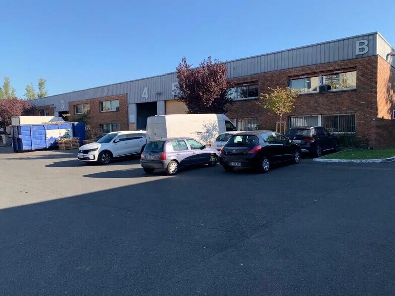 Industriel dans Le Bourget à louer - Photo du bâtiment - Image 3 de 35