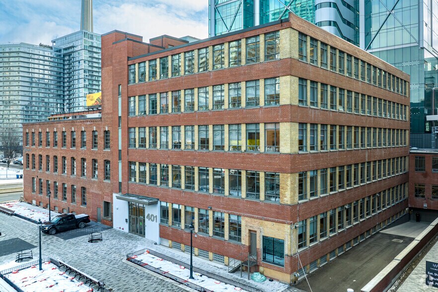 401 Wellington St W, Toronto, ON for lease - Building Photo - Image 1 of 5