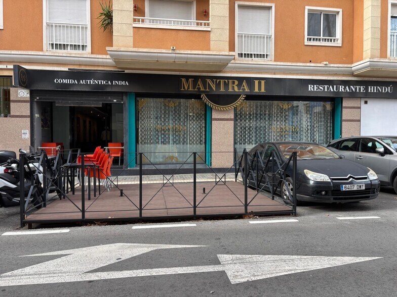 Commerce de détail dans Elche, Alicante à louer - Photo du bâtiment - Image 2 de 11