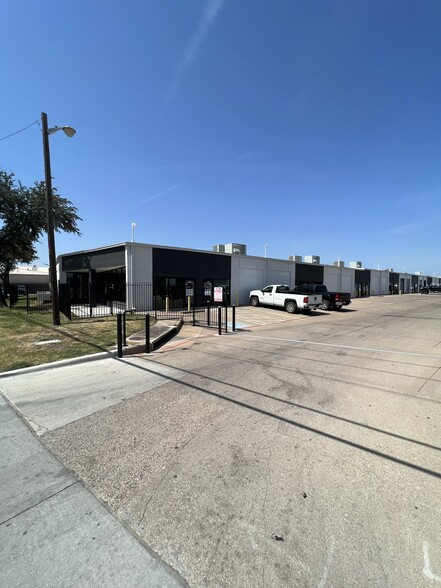 11363 Denton Dr, Dallas, TX for lease - Building Photo - Image 1 of 18