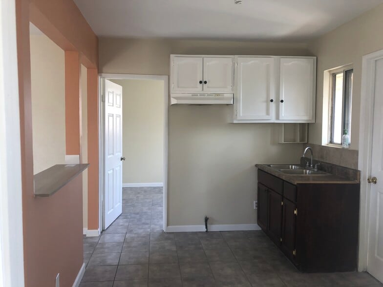 6417 1/2 Benson, Huntington Park, CA for sale - Primary Photo - Image 1 of 4