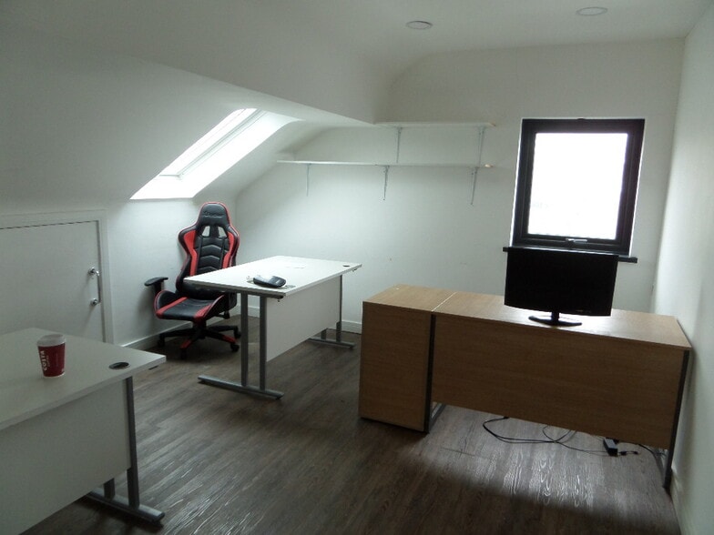 1 Portway, Porthcawl for lease - Building Photo - Image 3 of 7