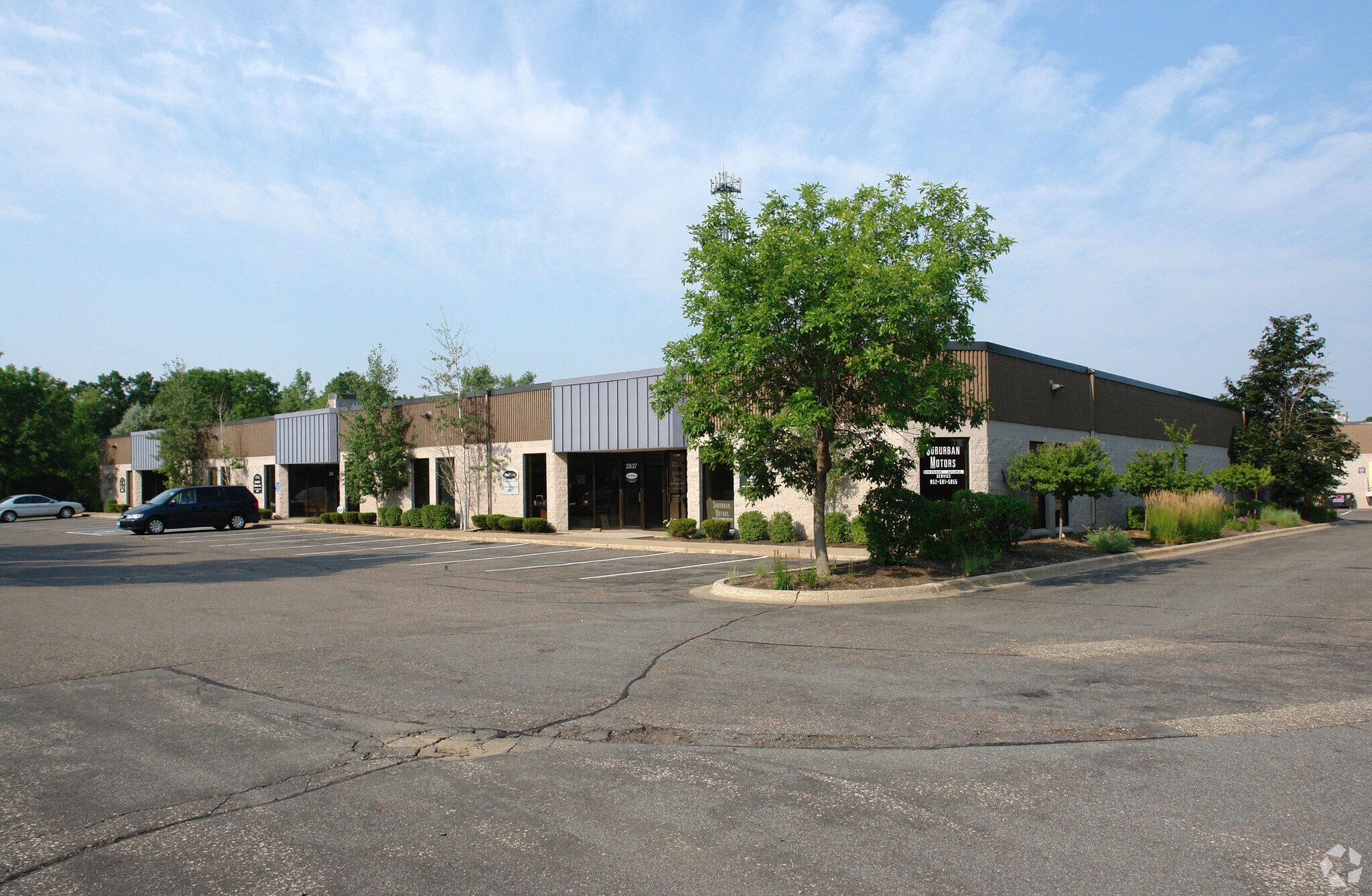 2835-2845 Hedberg Dr, Minnetonka, MN à louer Photo du bâtiment- Image 1 de 4