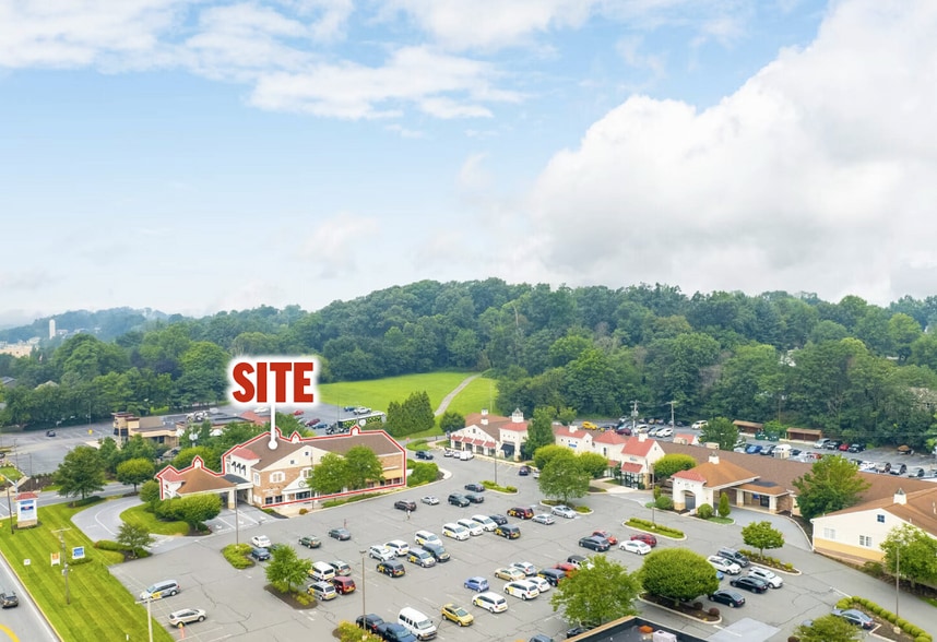 351-357 W Main st, Leola, PA for lease - Primary Photo - Image 1 of 1