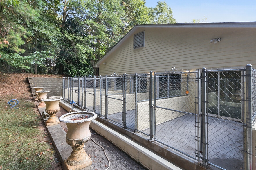 22 Jefferson Pl, Newnan, GA for sale - Building Photo - Image 2 of 17
