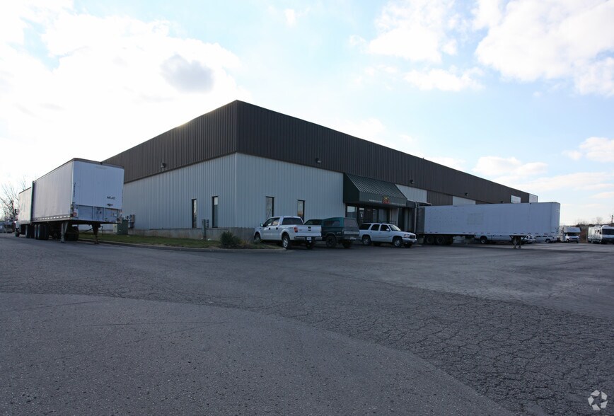 3401-3423 NW Tullison Rd, Kansas City, MO for lease - Building Photo - Image 1 of 3