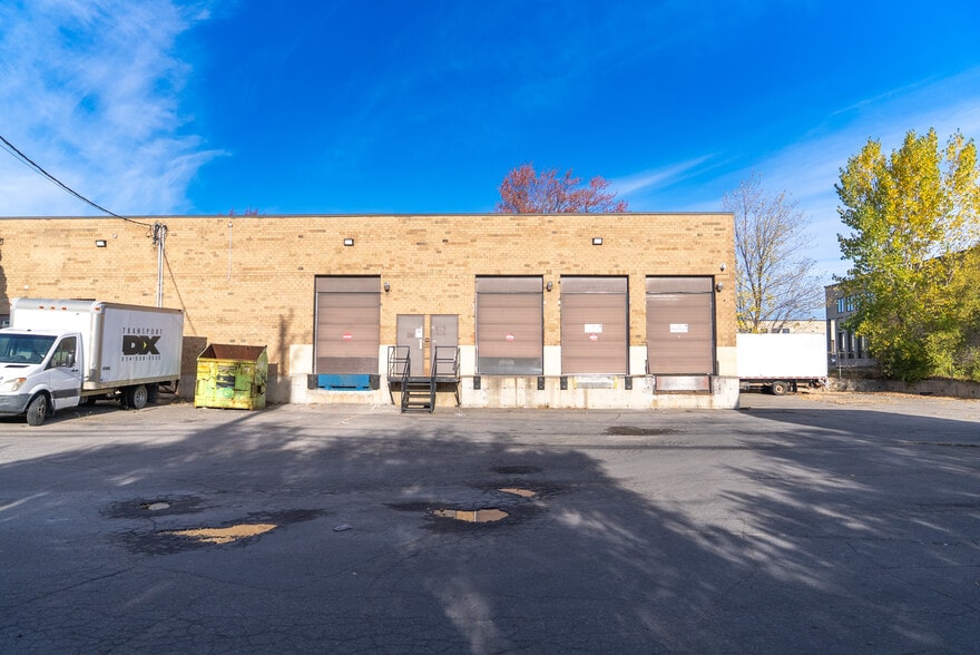 2205 Rue Guénette, Montréal, QC for lease - Building Photo - Image 2 of 14