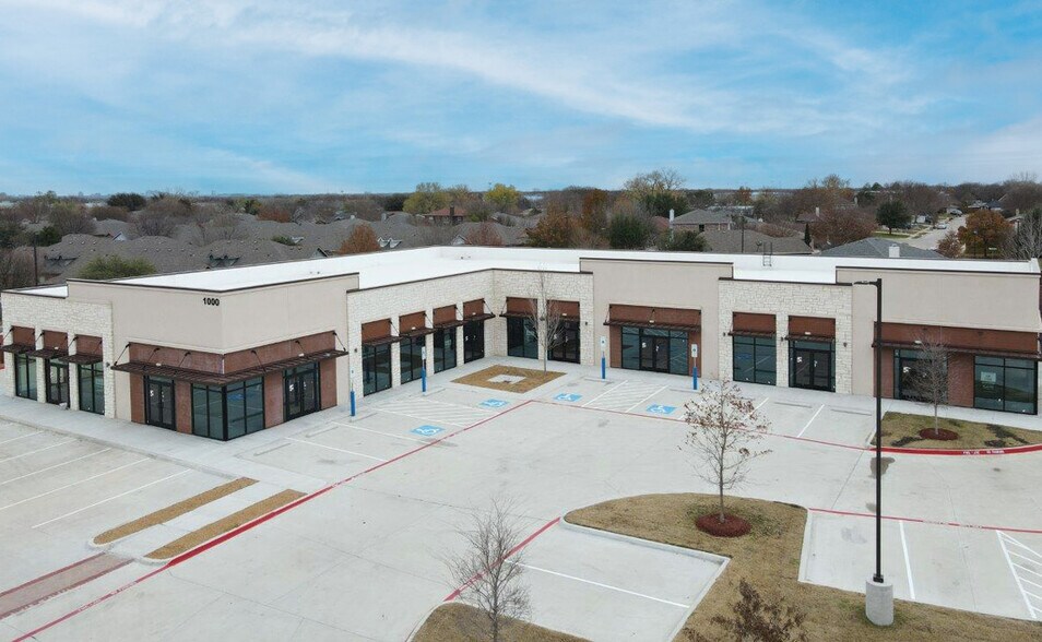 1000 W Eldorado Pky, Little Elm, TX for lease - Primary Photo - Image 1 of 4