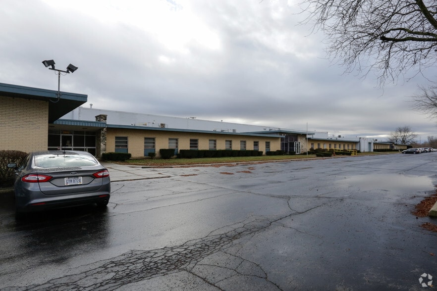3024-3046 E River Rd, Moraine, OH for lease - Building Photo - Image 3 of 13