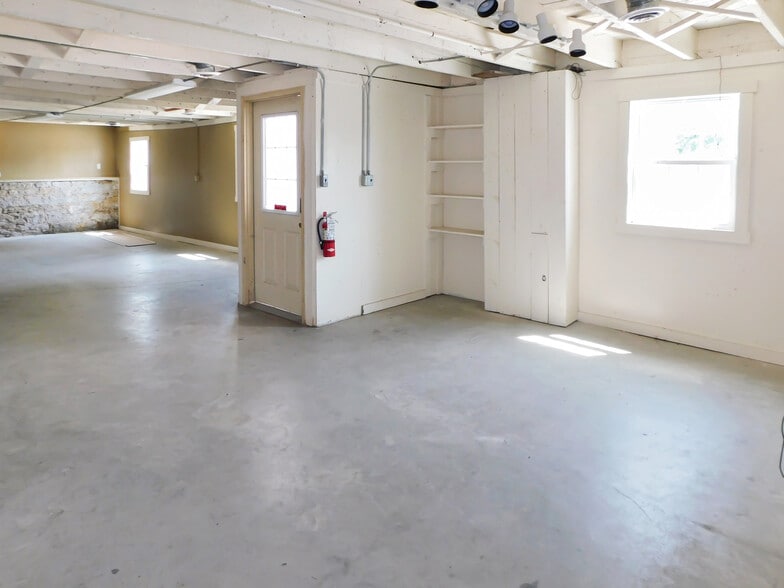 122 S Prairie St, Rockton, IL for lease - Building Photo - Image 3 of 15