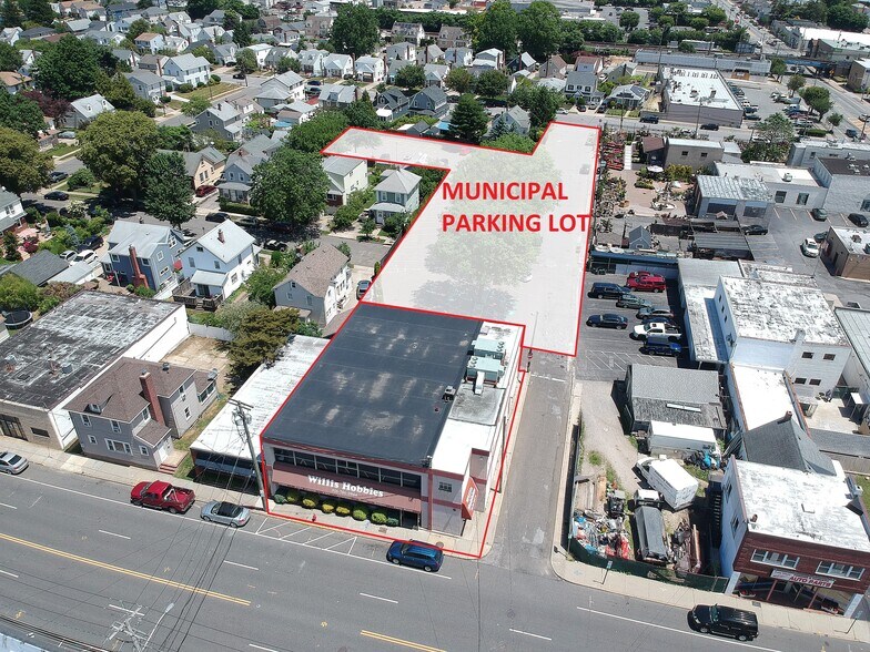 300 Willis Ave, Mineola, NY à louer - Photo du bâtiment - Image 1 de 13