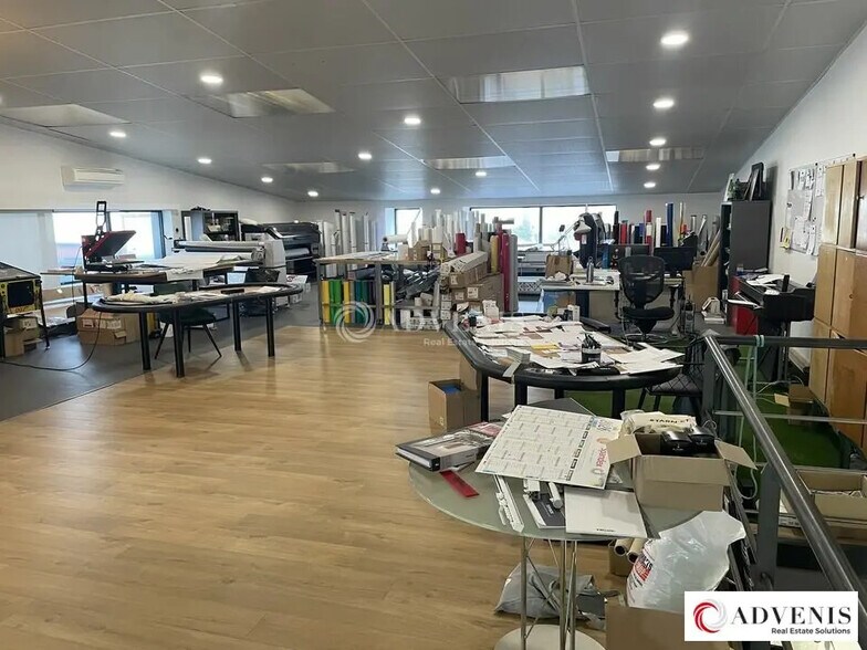 Flex in Mérignac for lease - Interior Photo - Image 3 of 7