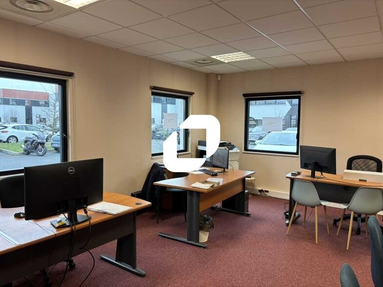 Bureau dans Rillieux-la-Pape à louer - Photo intérieure - Image 3 de 13