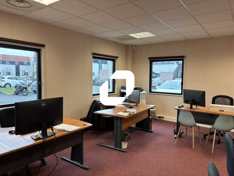 Bureau dans Rillieux-la-Pape à louer - Photo intérieure - Image 3 de 13