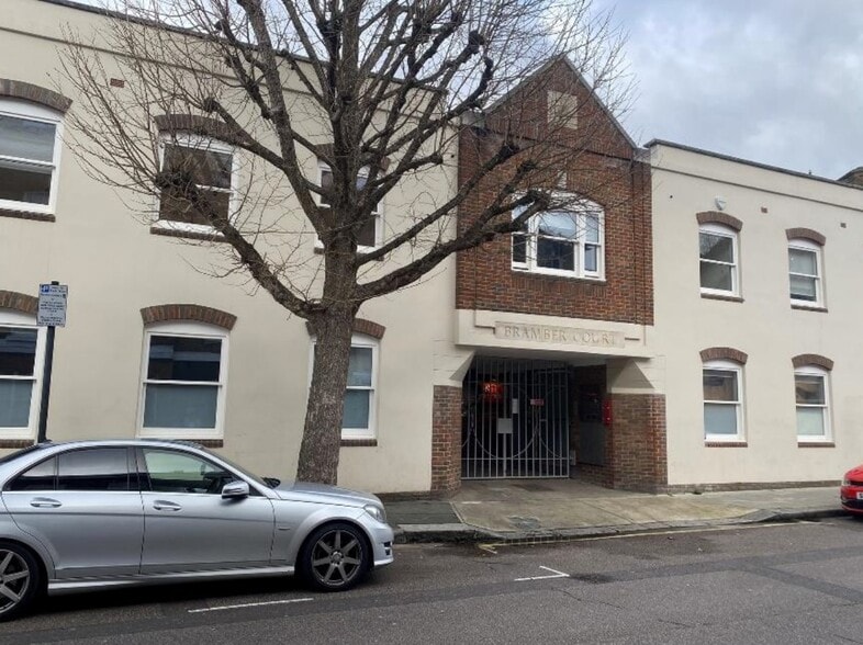 Bramber Rd, Londres à vendre - Photo du bâtiment - Image 2 de 7