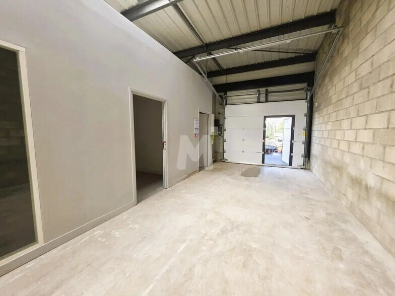 Flex in Sainte-Geneviève-des-Bois for lease - Interior Photo - Image 3 of 6