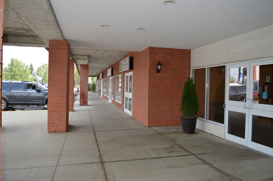 15 Erin Ridge Rd, St. Albert, AB for lease - Building Photo - Image 3 of 7