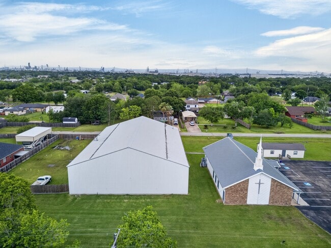More details for 11141 N Avenue L, La Porte, TX - Specialty for Sale