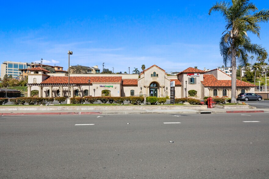 3300 W Coast Hwy, Newport Beach, CA à louer - Photo du bâtiment - Image 3 de 8