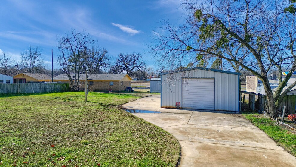 302 N Main St, Collinsville, TX à vendre - Photo principale - Image 1 de 13