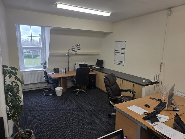 Ground Floor Office, G1, 15, The Broadway, Woodford Green for lease - Building Photo - Image 3 of 16