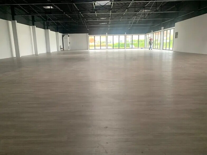 Retail in Marsannay-la-Côte for lease - Interior Photo - Image 3 of 4