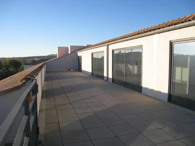 Office in Aubagne for lease - Building Photo - Image 3 of 5