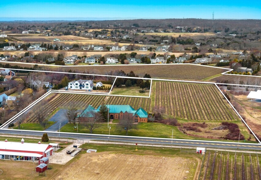 Multi-Parcel Assemblage in Water Mill portefeuille de 3 propriétés à vendre sur LoopNet.ca - Aérien - Image 3 de 16
