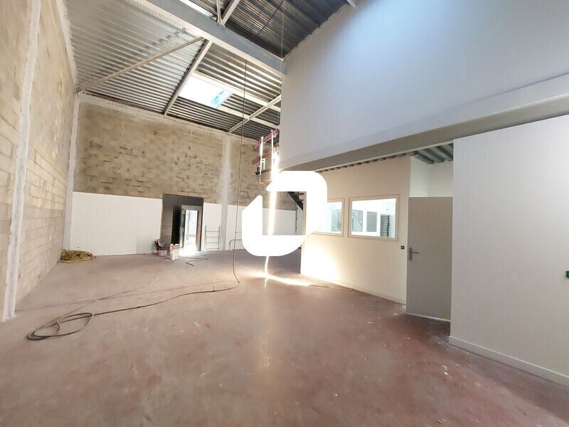 Flex in Plaisir for lease Interior Photo- Image 1 of 5