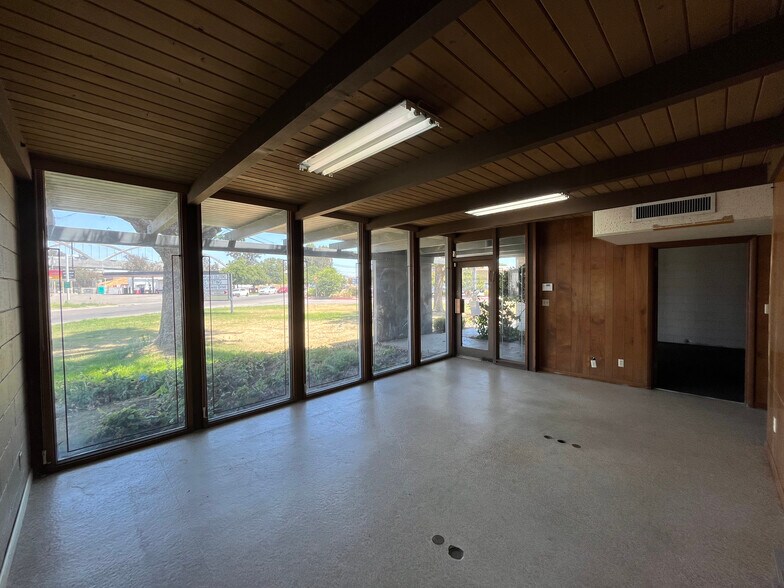 3183 S Parkway Dr, Fresno, CA à louer - Photo du bâtiment - Image 2 de 8